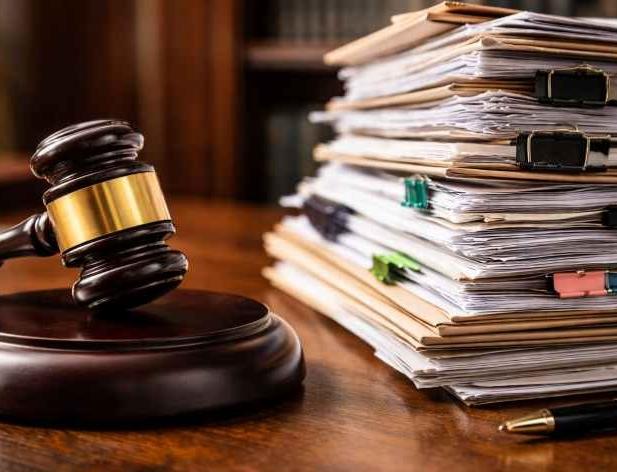 Žurnālistus, pētniekus un citus aktīvistus aizsargās pret ļaunprātīgām tiesvedībām