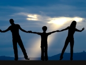 Kā noteikt aizbildniecību, ja vecāki dzīvo dažādās valstīs