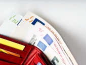 Vai autoratlīdzību  saņēmēju maciņi kļūs plānāki?