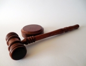 Vai pierādījumus tiesā var iesniegt svešvalodā?