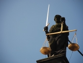 Ierosināta lieta par prasību veikt Covid-19 testu pirms ieceļošanas Latvijā