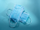 Atceļ obligāto prasību lietot sejas maskas veselības aprūpes iestādēs