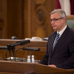 Grib atcelt sociālā nodokļa griestus lielajām algām