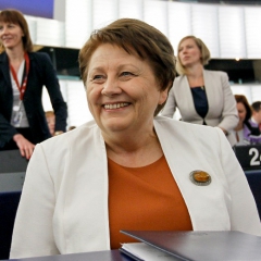 Minimālā alga nākamgad būtu jāpalielina līdz 380 eiro mēnesī