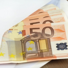 Aplokšņu algu maksātājiem rosina piespriest līdz 2100 eiro sodu