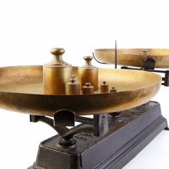 Neautomātiskos svarus un atsvarus varēs lietot arī pēc šā gada beigām