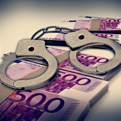 Par algas izmaksu aploksnē - kriminālatbildība