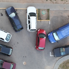 Vismaz 70 autostāvvietas Rīgas centrā nav likumīgas