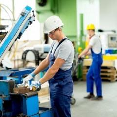 Ražotāju cenas apstrādes rūpniecībā joprojām ietekmē zemās cenas enerģijai un izejvielām