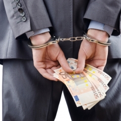 Saeimas komisija strādās pie grozījumiem bargākai banku sodīšanai naudas atmazgāšanas jomā