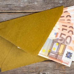 Cīņa pret aplokšņu algām trijos mēnešos nodokļu ieņēmumus palielinājusi par 717 tūktošiem