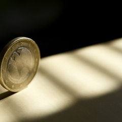 Vienojas izvērtēt iespēju atsevišķās nozarēs ieviest tā saucamo reverso PVN