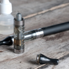 Elektronisko cigarešu un uzpildes flakonu reklāmas radio un televīzijā būs aizliegtas