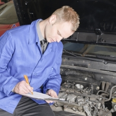 Savākti 10 000 paraksti, lai transportlīdzekļu tehnisko apskati veiktu retāk
