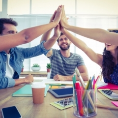 Latvijas iedzīvotāji, izvēloties darba vietu, visaugstāk vērtē atalgojumu, sociālās garantijas un draudzīgu kolektīvu