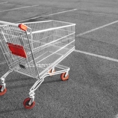 Lielākie tirdzniecības centri Latvijā veikalu slēgšanu svētku dienās uzskata par nepamatotu