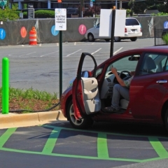 Autoražotāji Eiropā veidos elektrisko automašīnu uzlādes staciju tīklu