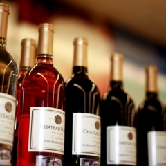 Mazie vīndari varēs tirgot savu produkciju izbraukuma tirdzniecībā vai ražotnē bez kases aparāta