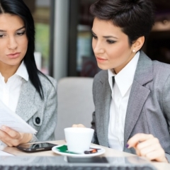 Sievietes kļuvušas noturīgākas pret sociālo spiedienu