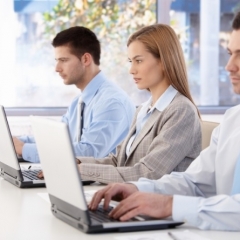 Atvieglo ieceļošanas nosacījumus augsti kvalificētiem speciālistiem