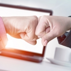 Lielākie apvienošanās darījumi pērn Latvijā īstenoti mazumtirdzniecības sektorā