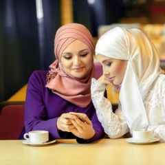 Atzīst uzņēmumu tiesības aizliegt darbiniekiem nēsāt reliģiskus simbolus