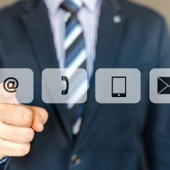 Atsakās no Uzņēmumu reģistra pakalpojumu  sniegšanas klātienē