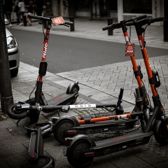 Likumā iekļauj elektroskrejriteņu regulējumu