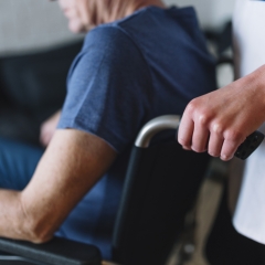 Ievieš aprūpētāja atvaļinājumu