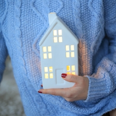 Atbalsta grozījumus dzīvojamo māju atjaunošanas un atbilstošas uzturēšanas veicināšanai