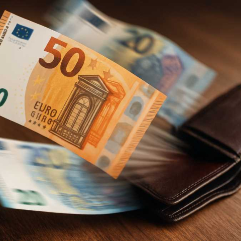 Senāts vērtē “ātro kredītu” ņēmēju atbildību